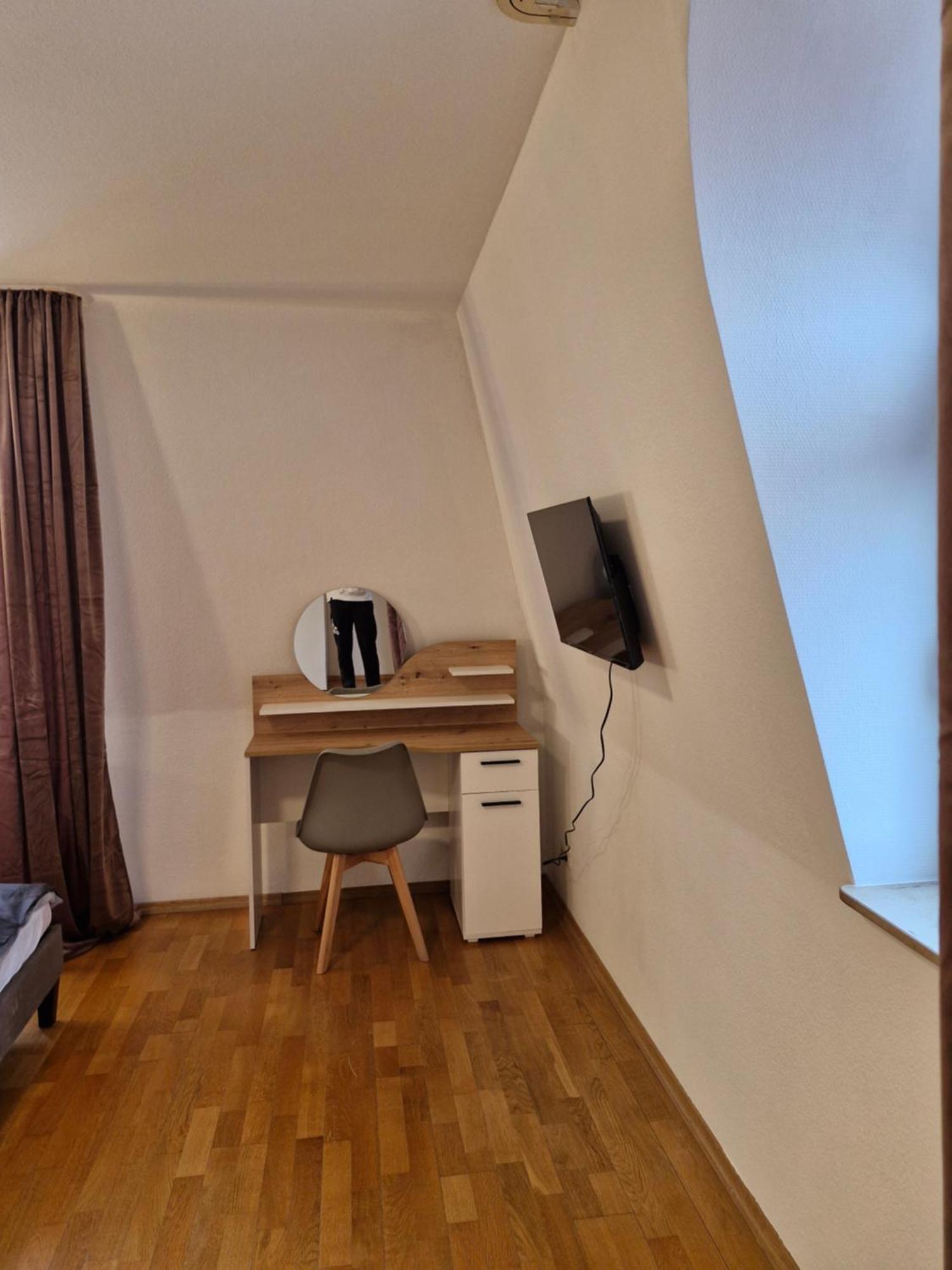 Stadtvilla Zimmervermietung Heidenheim an der Brenz Szoba fotó